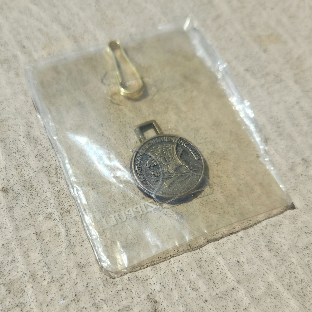 Vintage North American Hunting Club Zipper-Pull NAHC Keychain/"ZipPull"